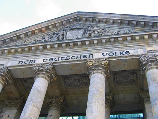 Entrada del Reichstag en Berlín