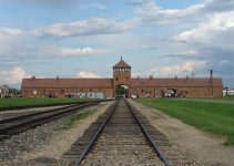 Tour a Auschwitz - Birkenau en español desde Cracovia